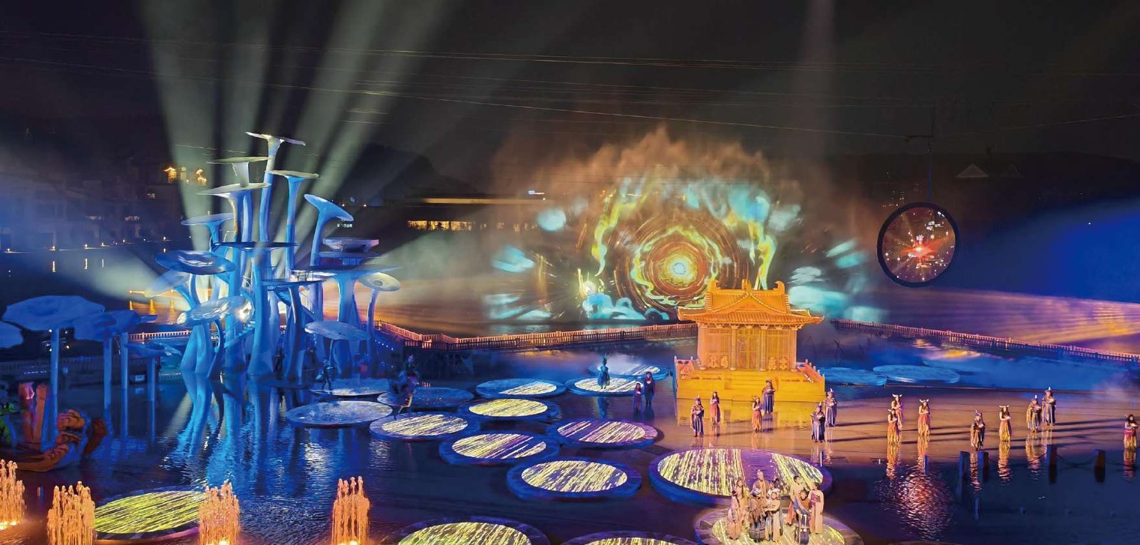 Khu du lịch văn hoá dùng mapping tháp cổ kết hợp show mặt nước ban đêm