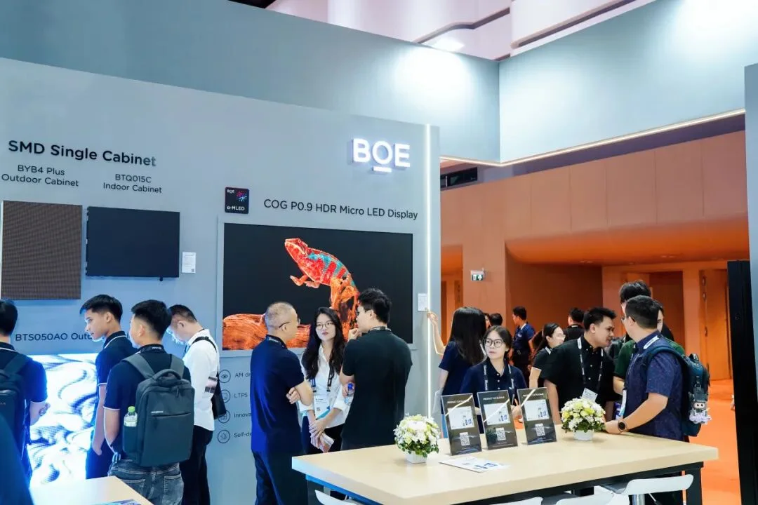 Cabinet màn LED SMD BOE BYB4 Plus ngoài trời và BTG05C trong nhà tại gian hàng